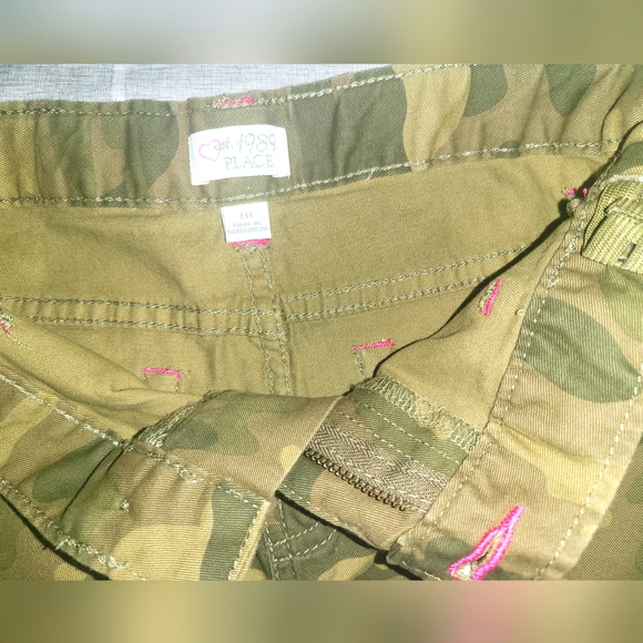 Children's Place Girls Camo Cargo Jeans 10 - Picture 3 of 3